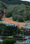 豪雨で土砂崩れ発生…壊れた車と住宅　／京畿道