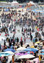 海水浴客たちでにぎわう海雲台　／釜山