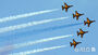 華麗なアクロバット飛行を披露するブラック・イーグルスのエアショー　／釜山