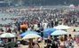 大にぎわいの海雲台海水浴場　／釜山