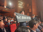 「曺国・尹美香赦免反対」　安哲秀議員（国民の力）、李在明大統領の光復節祝辞中に抗議の横断幕