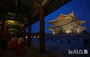 夜間観覧でにぎわう景福宮　／ソウル