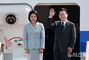 国連総会出席のため出国する李在明大統領と金恵京夫人
