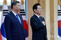 握手する李在明大統領と中国・習近平国家主席　／慶尚北道・慶州