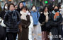 「小寒」の出勤　マフラーで防寒対策　／ソウル