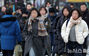 「小寒」の出勤　マフラーで防寒対策　／ソウル