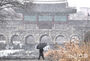 雪降る華虹門