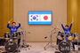 日本製ドラムでそろって演奏する韓日首脳　／奈良
