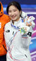 ショートトラック女子1000メートルの銅メダルを首にかけたキム・ギルリ　ミラノ冬季五輪