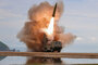 ▲北朝鮮が26日に公開した戦術弾道ミサイル発射時の写真。このミサイルについて専門家の間では「火星11」との見方が有力視されている。／労働新聞、ニュース1